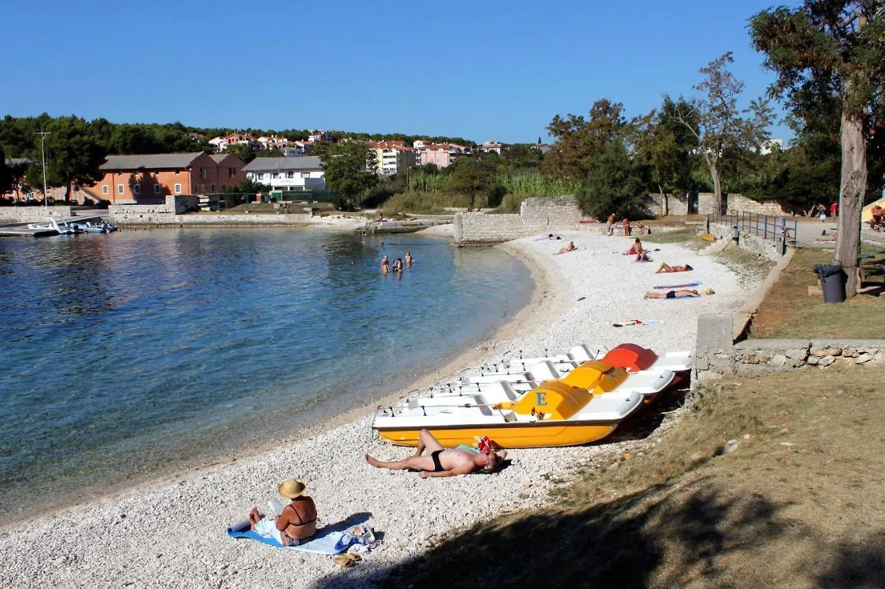 Apartments With Wifi Pula - 13031 0*,  Croatia