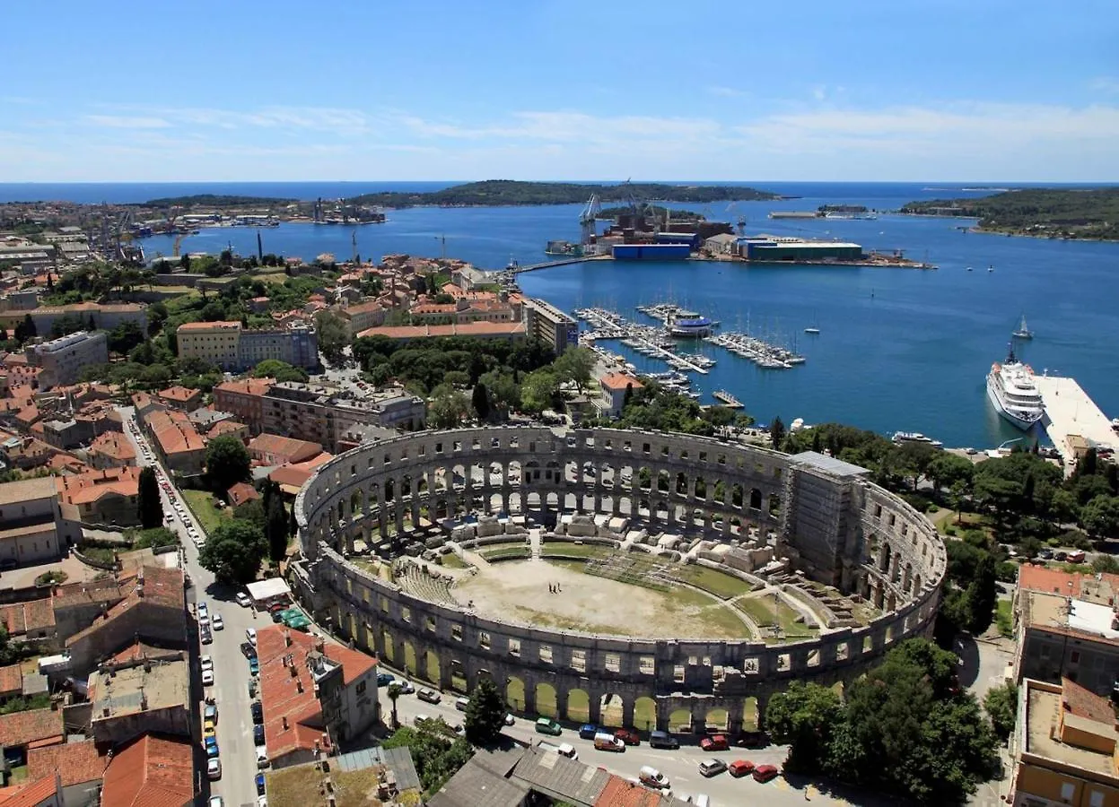 Apartments With Wifi Pula - 13031