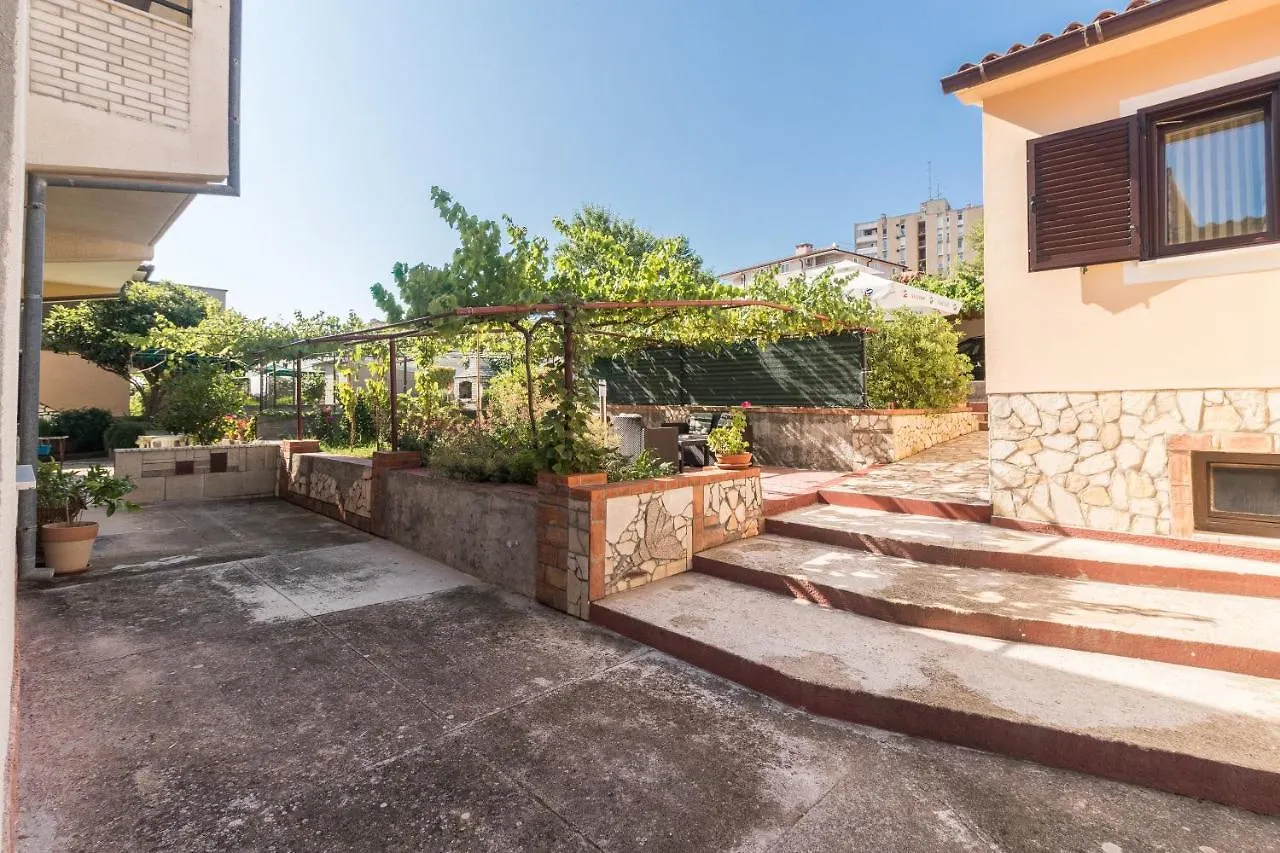 Apartments With Wifi Pula - 13031 Croatia