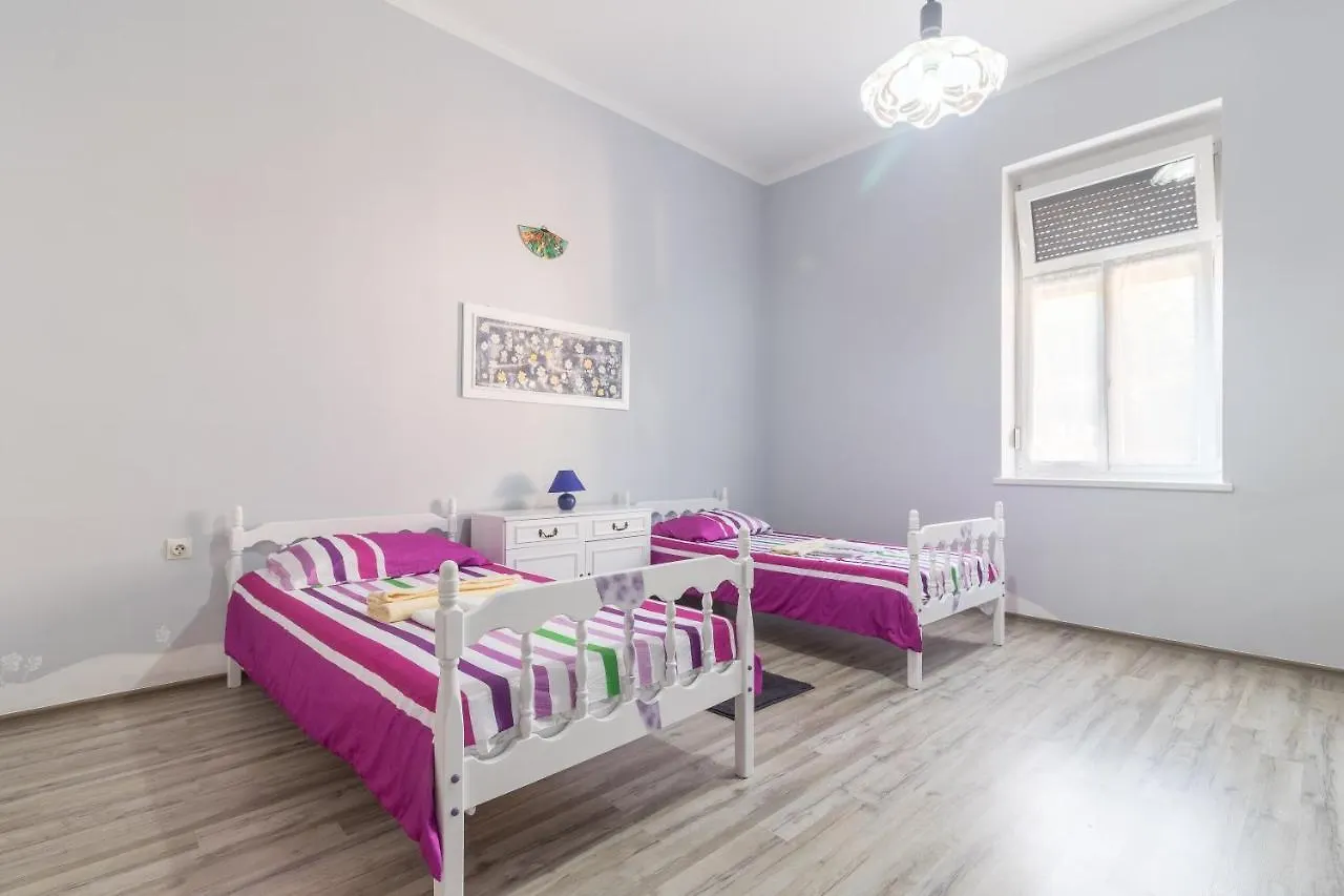 Apartments With Wifi Pula - 13031